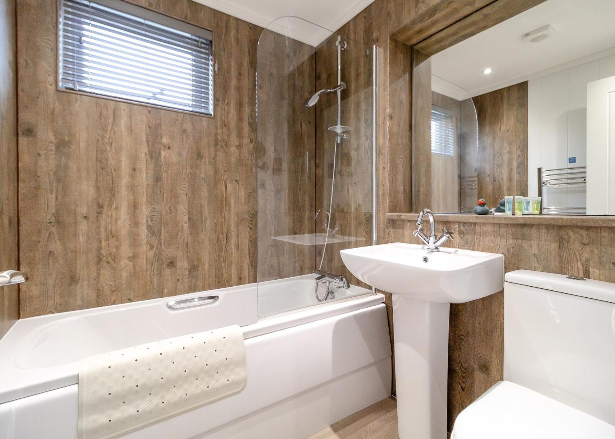 Norfolk Woods Resort And Spa Narborough  Ngoại thất bức ảnh